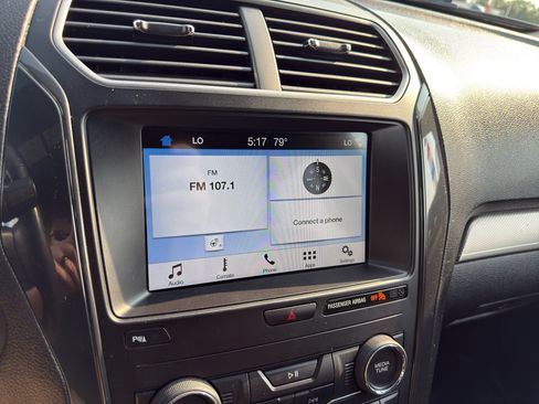 Used 2018 Ford Explorer XLT w/ Equipment Group 202A FWD image 21