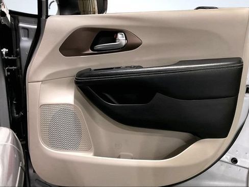 Used 2021 Chrysler Voyager Lxi FWD image 24