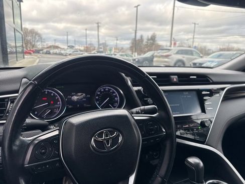 Used 2018 Toyota Camry L image 18