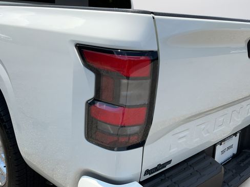 Used 2022 Nissan Frontier SV RWD image 29