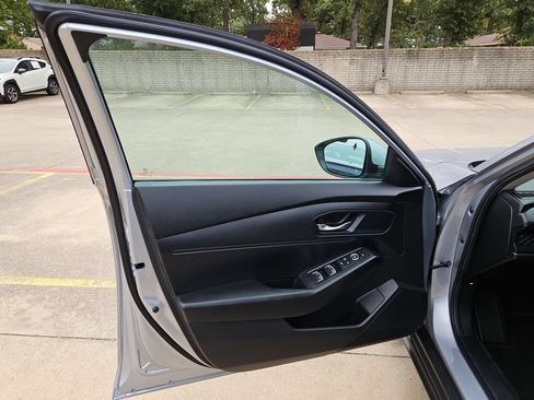 Used 2025 Honda Accord LX image 11