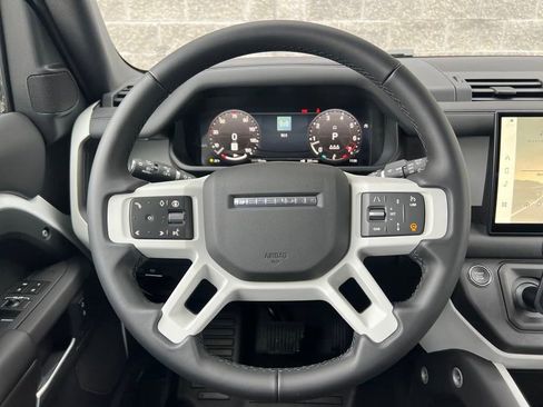 Certified 2025 Land Rover Defender 110 S AWD/4WD image 20