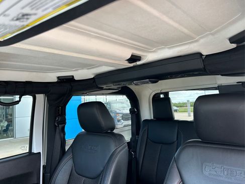 Used 2016 Jeep Wrangler Sahara image 17