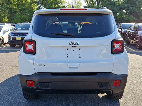 Certified 2023 Jeep Renegade Latitude w/ Sun & Fun Group image 5