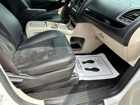 Used 2018 Dodge Grand Caravan SXT FWD image 12