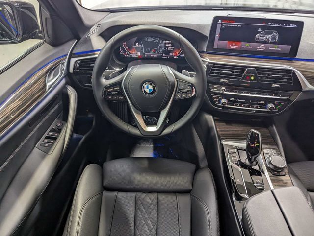 Used 2023 BMW 530i w/ Convenience Package RWD image 7