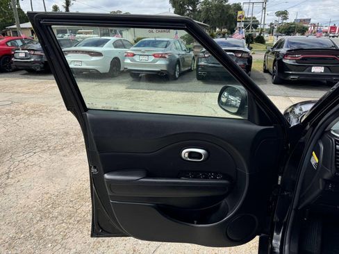 Used 2016 Kia Soul image 12
