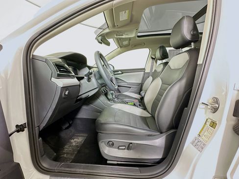 Used 2022 Volkswagen Taos SEL w/ Panoramic Sunroof Package FWD image 13