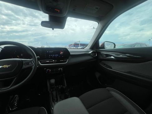 Used 2025 Chevrolet TrailBlazer LT image 35