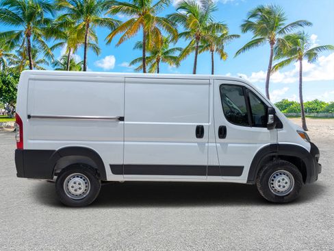 Used 2025 RAM ProMaster 2500 w/ Convenience Group FWD image 3