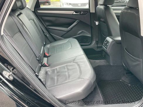 Used 2014 Volkswagen Passat 1.8T SE image 12
