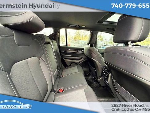 Used 2025 Jeep Grand Cherokee Laredo X AWD/4WD image 27