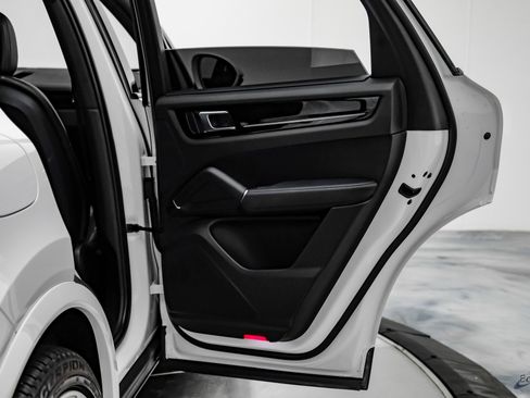 Used 2023 Porsche Cayenne image 80