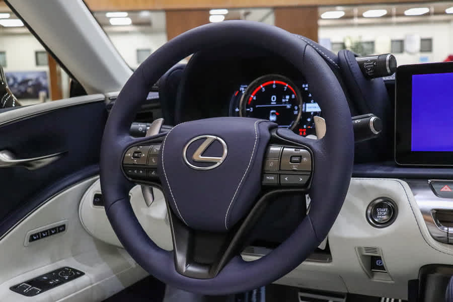 Used 2026 Lexus LC 500 Convertible w/ Bespoke Build Package RWD image 14