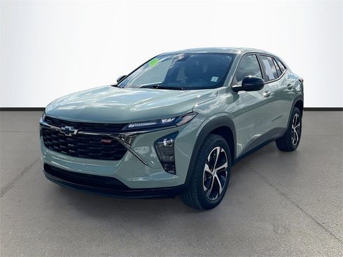 Used 2024 Chevrolet Trax RS w/ Driver Confidence Package image 3