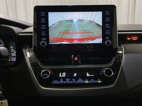 Used 2020 Toyota Corolla LE FWD image 17