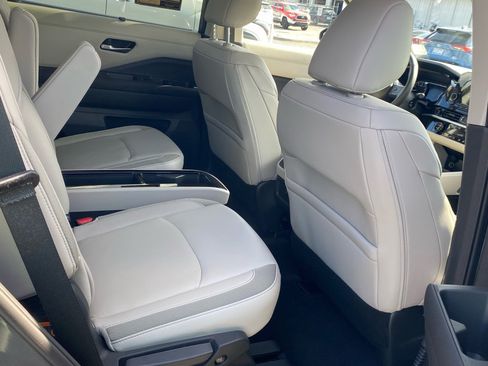 Used 2025 Nissan Pathfinder SL w/ SL Premium Package image 14