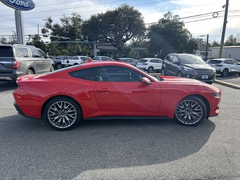 Used 2025 Ford Mustang Premium image 8