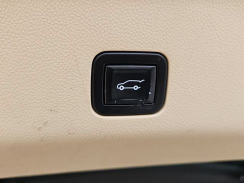 Used 2021 Cadillac Escalade Premium Luxury w/ Performance Package AWD/4WD image 34