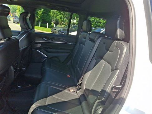 Certified 2023 Jeep Grand Cherokee Overland w/ Luxury Tech Group IV AWD/4WD image 20