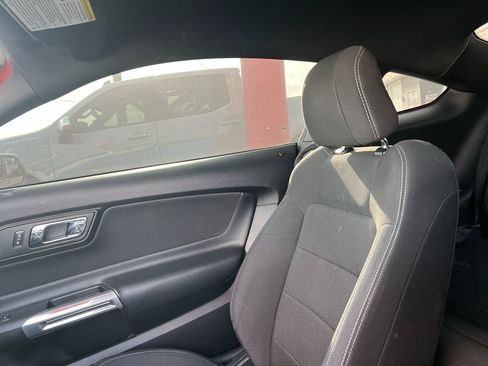 Used 2017 Ford Mustang Coupe RWD image 11