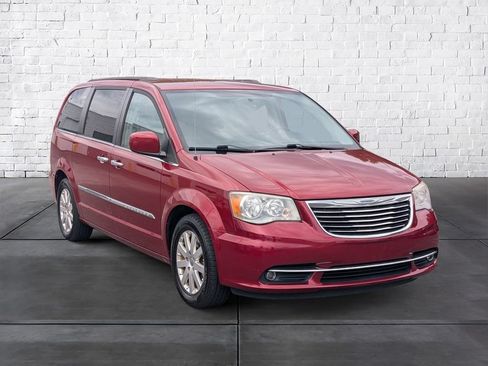 Used 2014 Chrysler Town & Country Touring w/ Driver Convenience Group FWD image 1