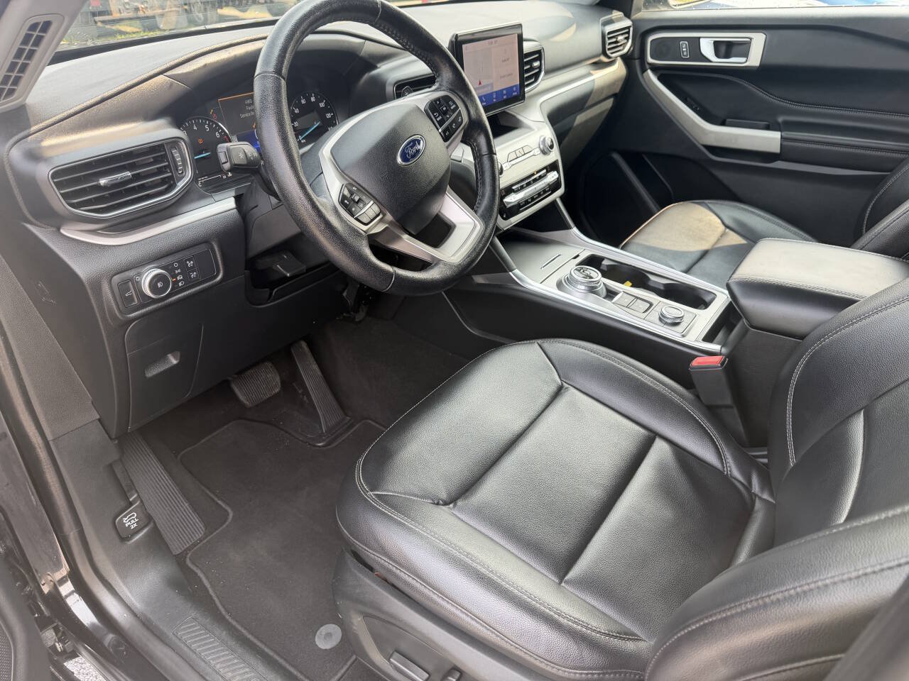 Used 2021 Ford Explorer XLT w/ Equipment Group 202A AWD/4WD image 9