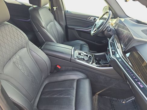 Used 2025 BMW X5 xDrive50e image 10