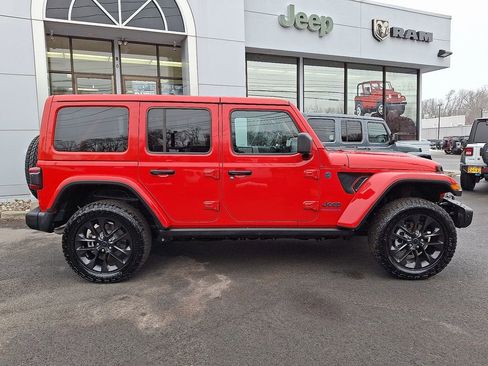 Certified 2025 Jeep Wrangler Unlimited Sahara image 7