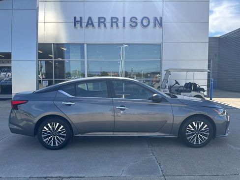 Used 2025 Nissan Altima 2.5 SV FWD image 4