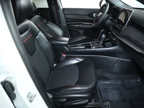 Used 2025 Jeep Compass Trailhawk AWD/4WD image 34