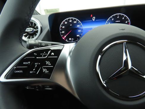 Certified 2025 Mercedes-Benz GLA 250 GLA 250 image 11