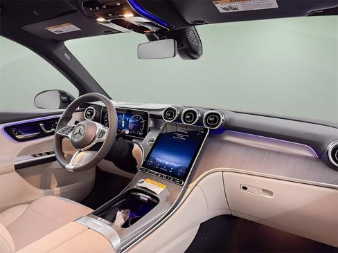 Used 2025 Mercedes-Benz GLC 300 image 35