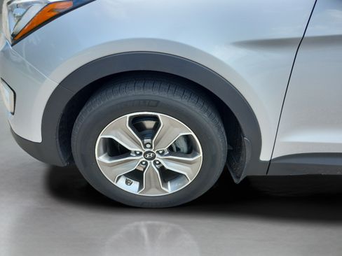 Used 2014 Hyundai Santa Fe GLS FWD image 25