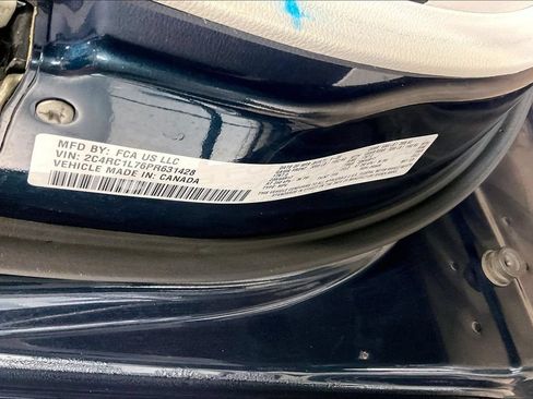 Used 2023 Chrysler Pacifica Touring-L FWD image 38