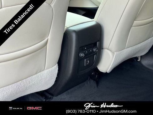 Used 2023 Buick Enclave Essence image 27