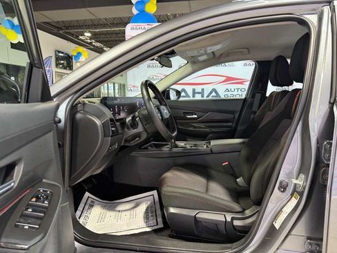 Used 2026 Nissan Sentra SR w/ Floor Mat Package FWD image 32