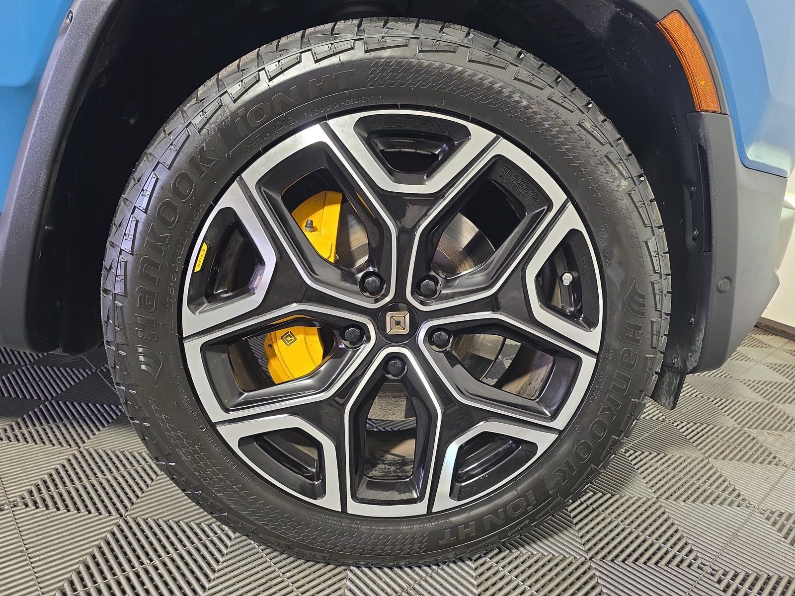 Used 2023 Rivian R1T Adventure Quad AWD/4WD image 11