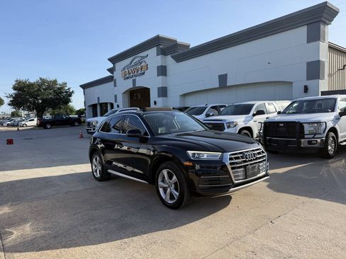 Used 2020 Audi Q5 2.0T Premium w/ Convenience Package AWD/4WD image 2