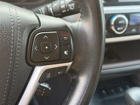 Used 2018 Toyota Highlander XLE AWD/4WD image 24