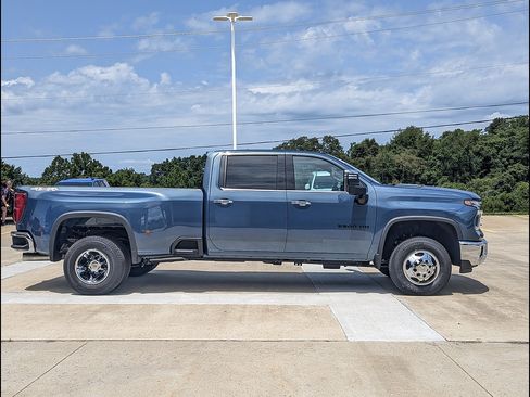 New 2026 Chevrolet Silverado 3500 LTZ w/ LTZ Convenience Package AWD/4WD image 6