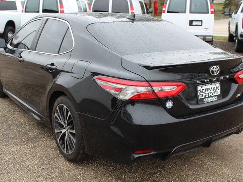 Used 2019 Toyota Camry SE FWD image 7