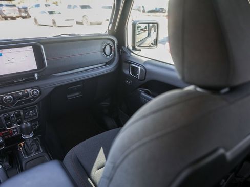 Used 2025 Jeep Wrangler Unlimited Rubicon w/ XTREMEE 35" Tire Package image 24