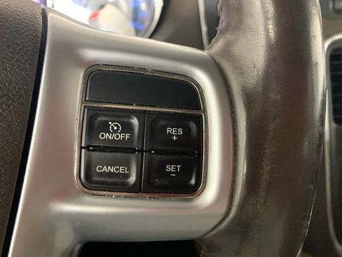 Used 2012 Chrysler Town & Country Touring-L w/ Premium Group FWD image 28