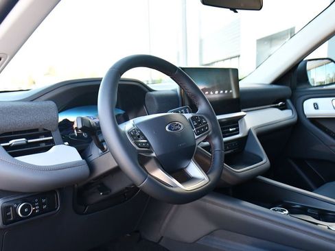 Used 2026 Ford Explorer Active w/ Active Comfort Package AWD/4WD image 11