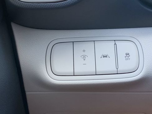 Certified 2022 Hyundai Venue Limited FWD image 33