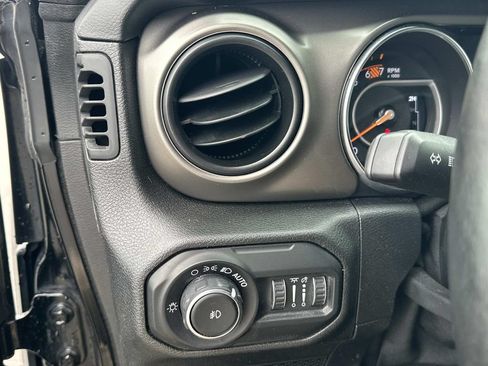 Used 2021 Jeep Wrangler Unlimited Sport AWD/4WD image 28