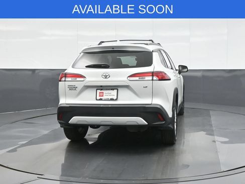 Used 2024 Toyota Corolla Cross LE FWD image 6
