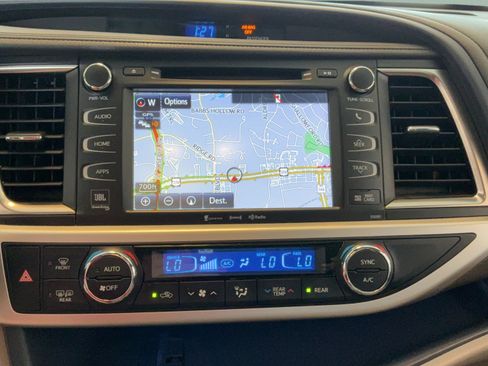Used 2019 Toyota Highlander Limited FWD image 22