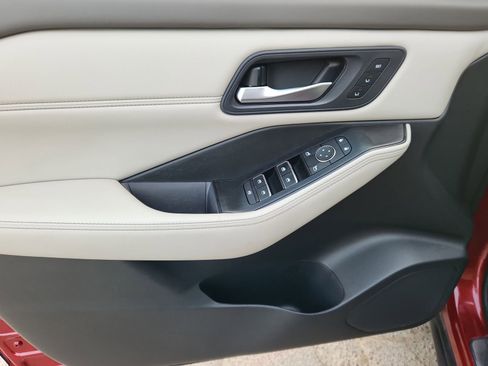 Used 2023 Nissan Rogue SL w/ SL Premium Package image 9